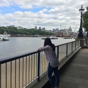 Meet your Posher, Lauren